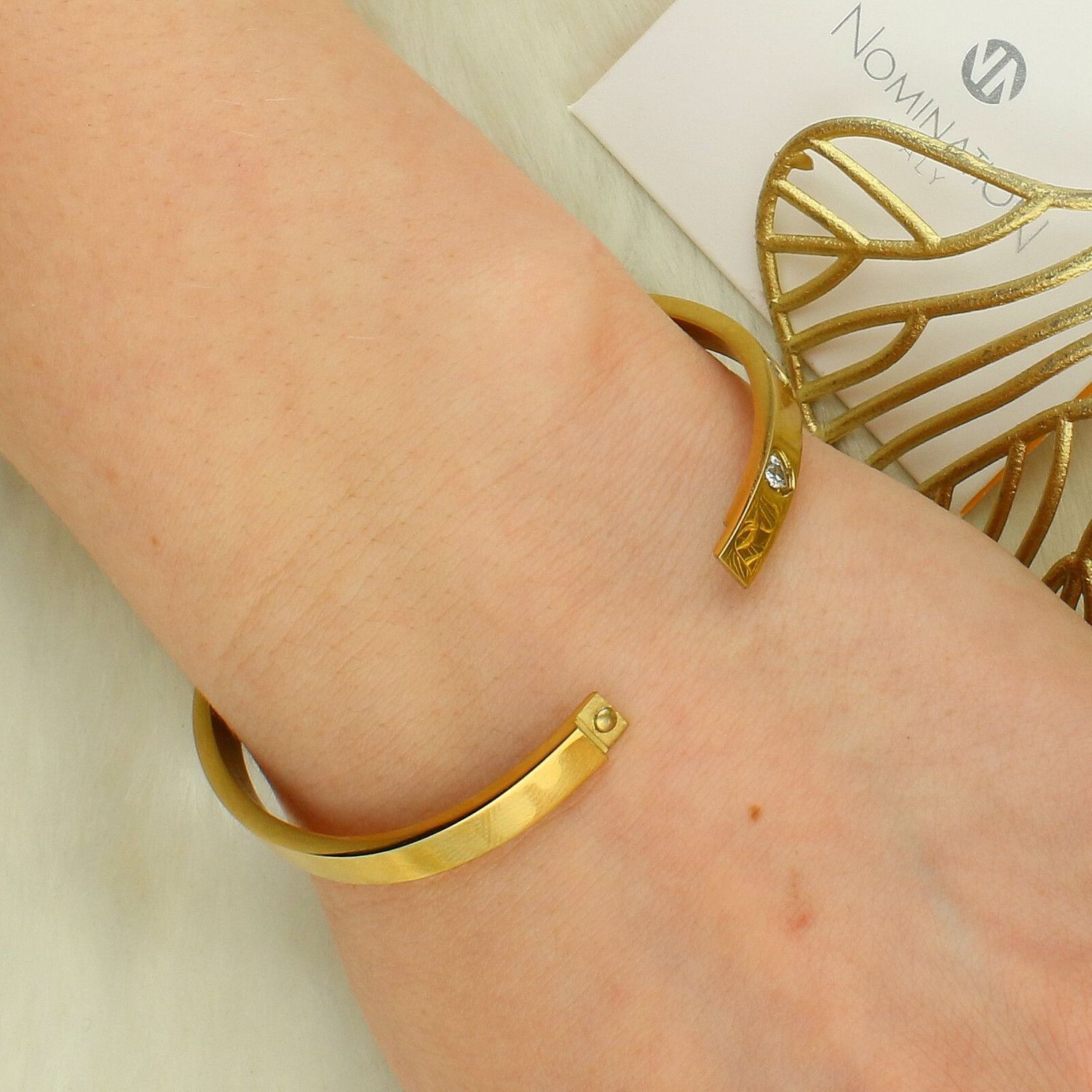 Sztywna bransoletka Nomination Pretty Bangles stalowa z białym sercem z cyrkonii 029530 020d.jpg